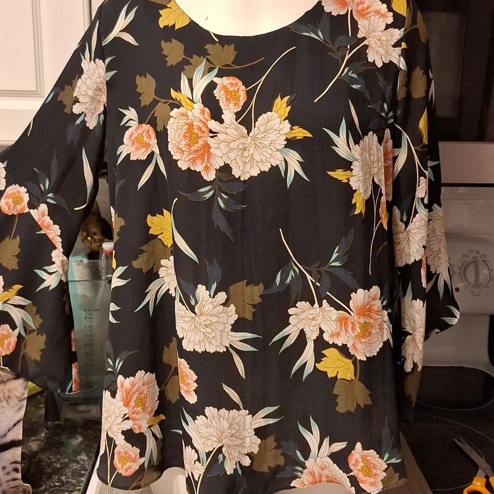 J womens Cato floral 3/4 flare sleeve plus size top 14/16W